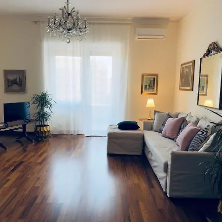 Elegant In Center Apartment Cagliari